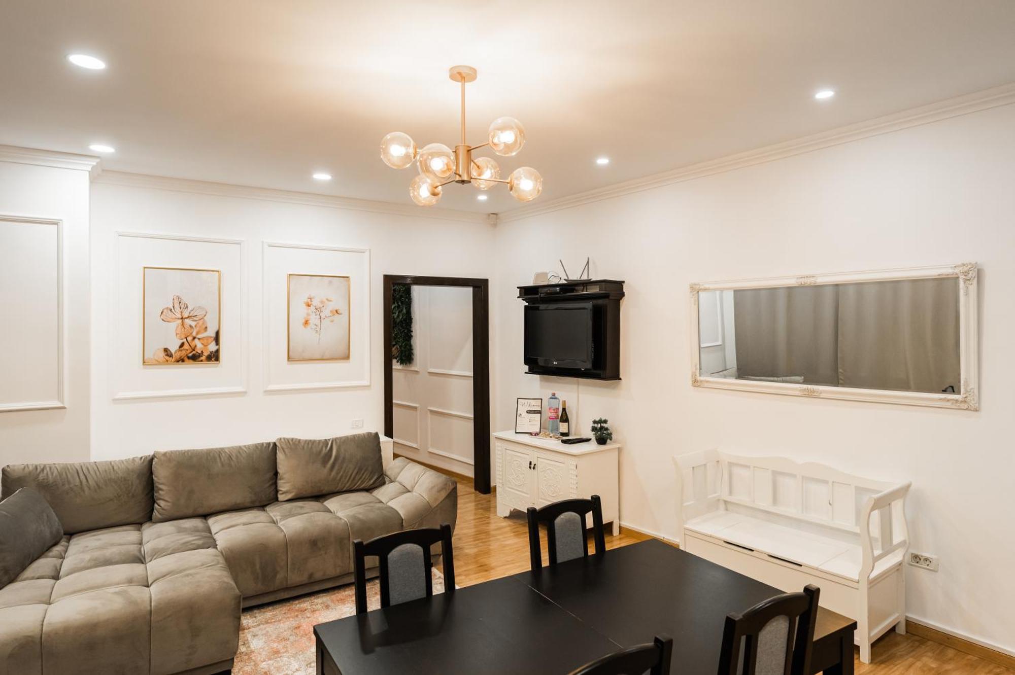 Apollonia Estate Old Town Big And Luxurious Apartment Brasov Exterior photo