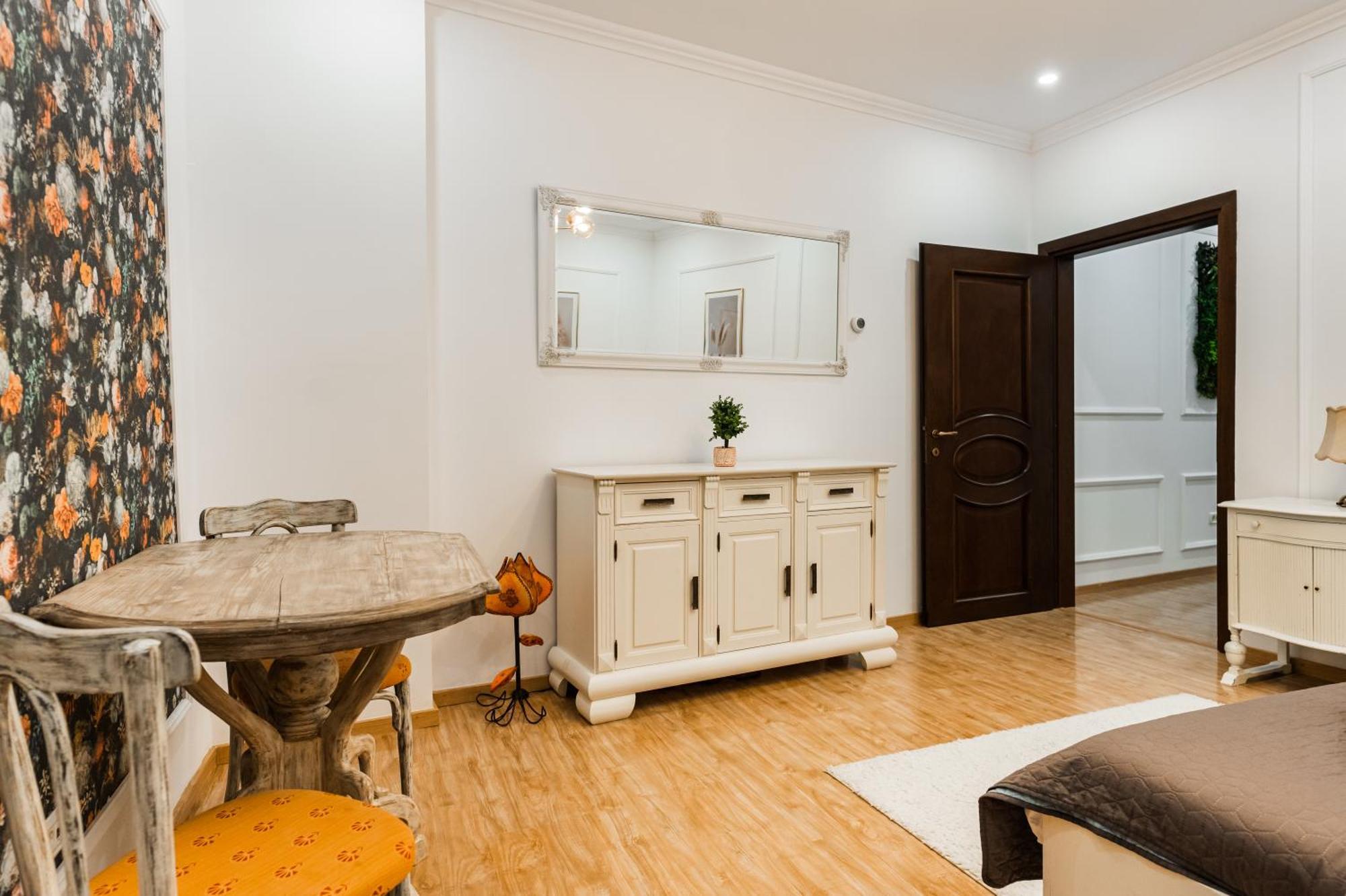 Apollonia Estate Old Town Big And Luxurious Apartment Brasov Exterior photo